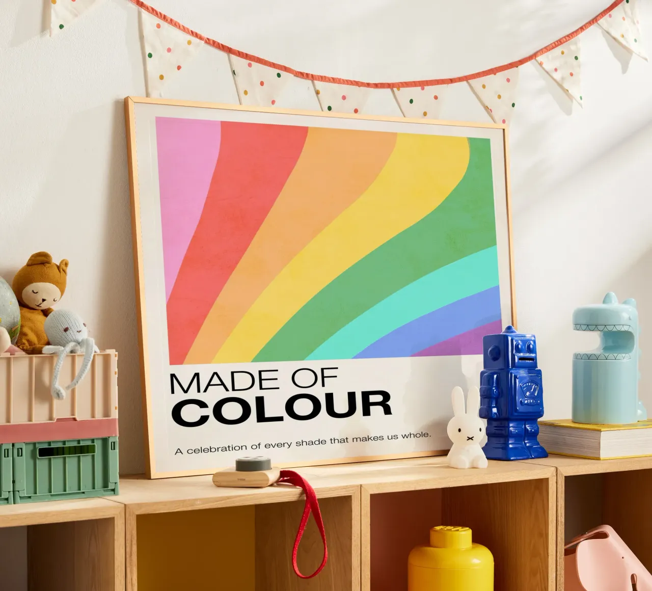 MADE OF COLOUR - Pride Swatch Rainbow Art Print poster con marco de plástico de Dominique Vari
