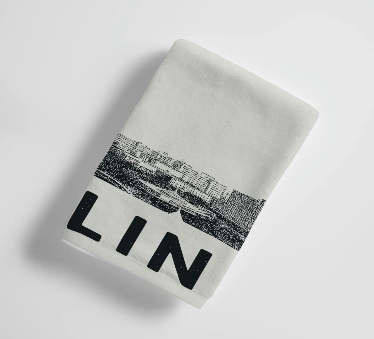 Berlin – Fernsehturm Print Handtuch von Studio Mooodz