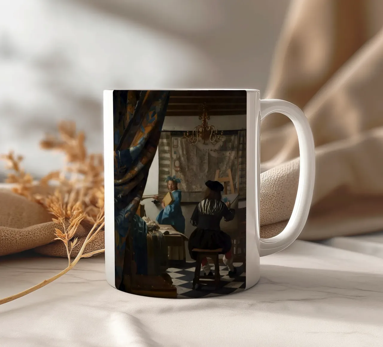 vermeer - un pittore nel suo studio, che dipinge un modello femminile tazza in ceramica da The Dinda