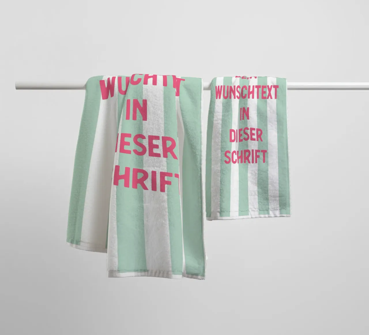 Wunschtext auf grünen Streifen badhanddoek van WORTSPIEL