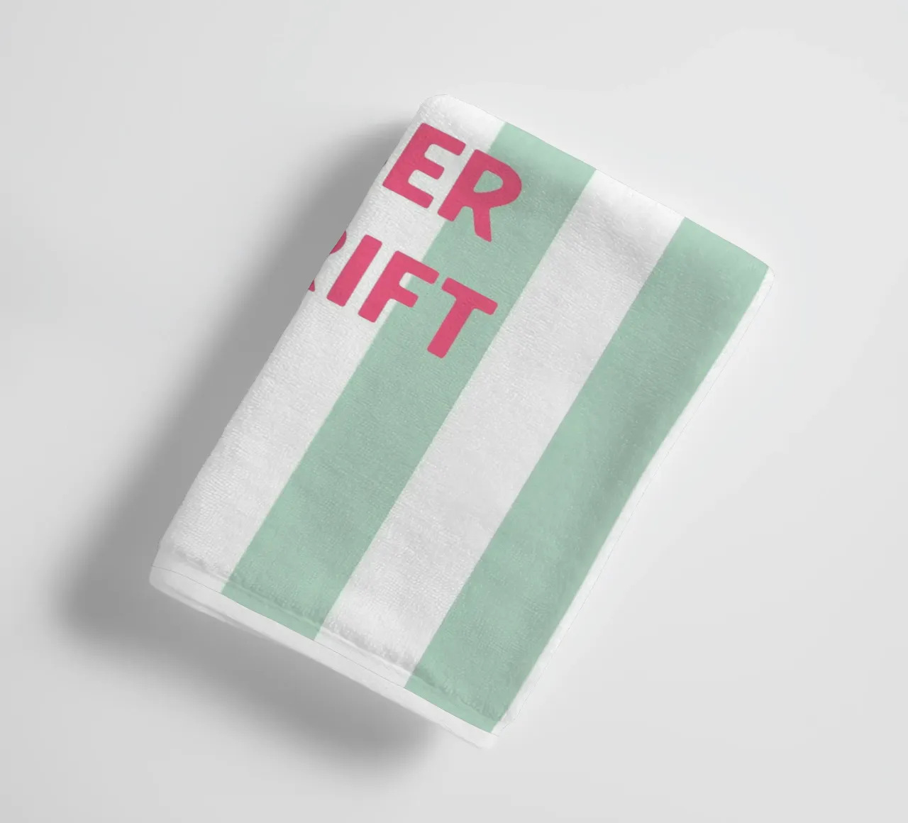 Wunschtext auf grünen Streifen badhanddoek van WORTSPIEL