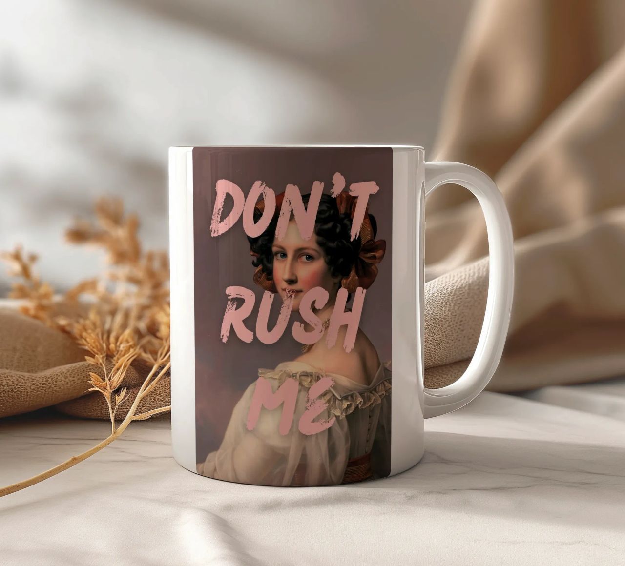 "Don't Rush Me" - Pop Art, Remix classico, Empowerment, Rosa tazza in ceramica da NorwesClub