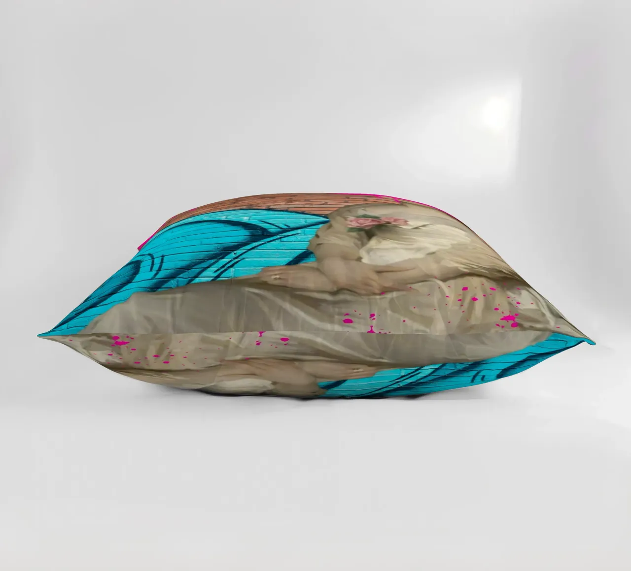 "Modern Muse" - Arte di strada, remix classico, vibrante, tagliente cuscino da NorwesClub