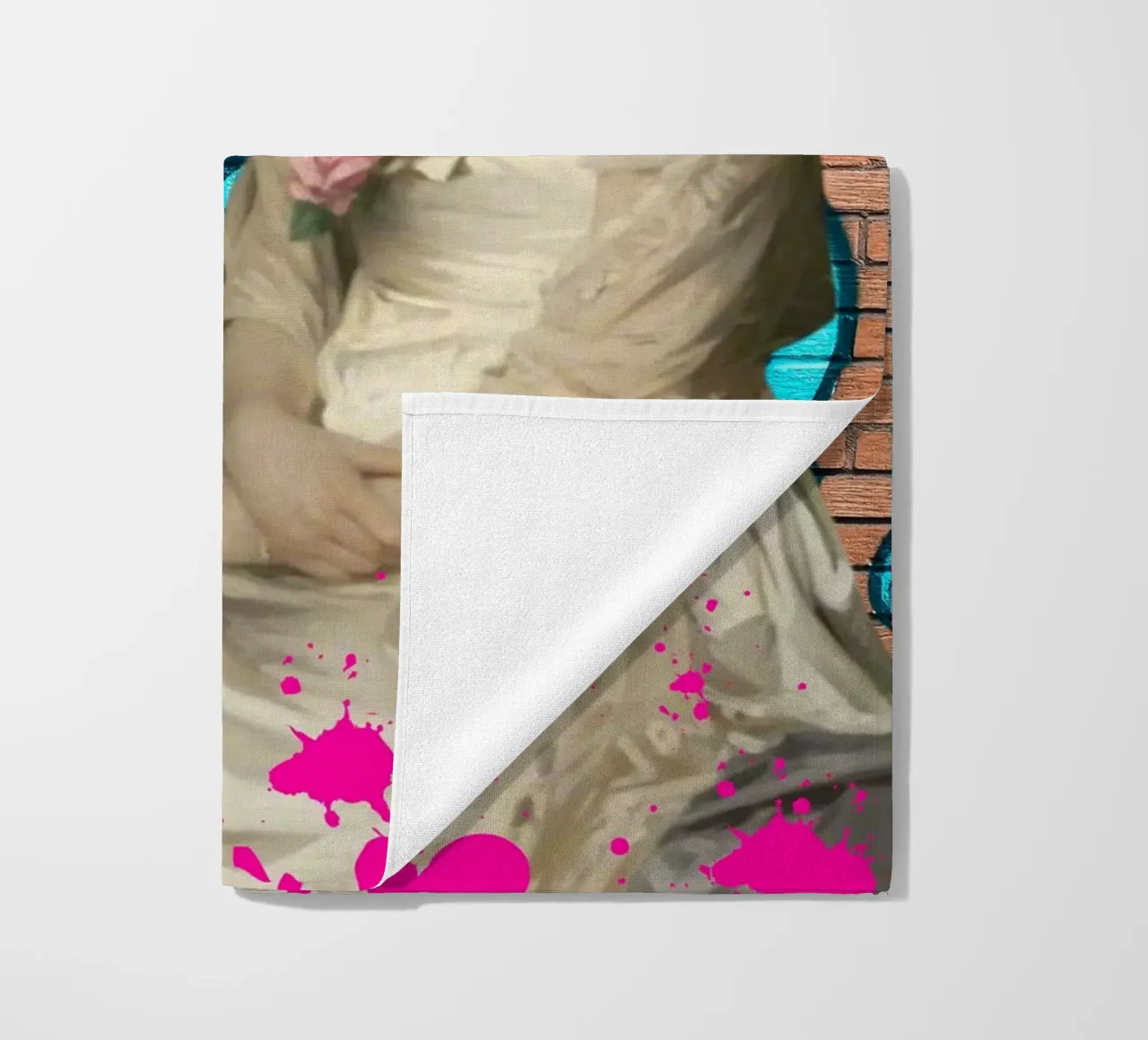 "Modern Muse" - Arte di strada, remix classico, vibrante, tagliente telo mare da NorwesClub