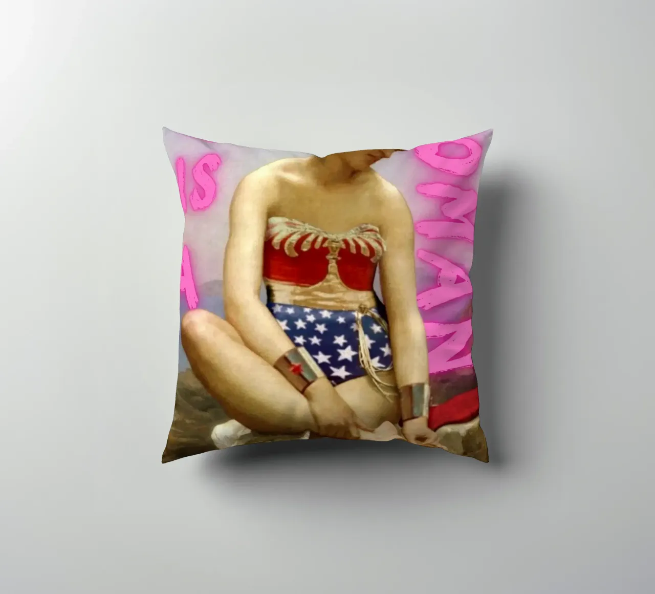 "God Is A Woman" - Pop Art, Remix classico, Empowerment, Femi cuscino da NorwesClub