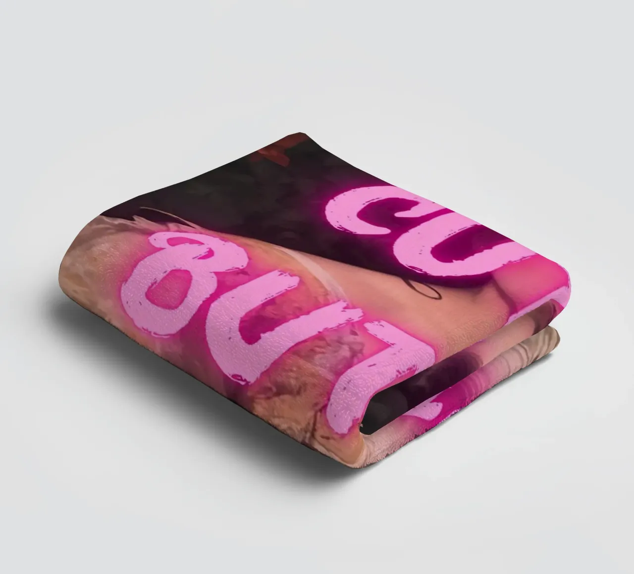 "Cute But More" - Pop Art, Remix classico, Empowerment, Trend asciugamano da bagno da NorwesClub