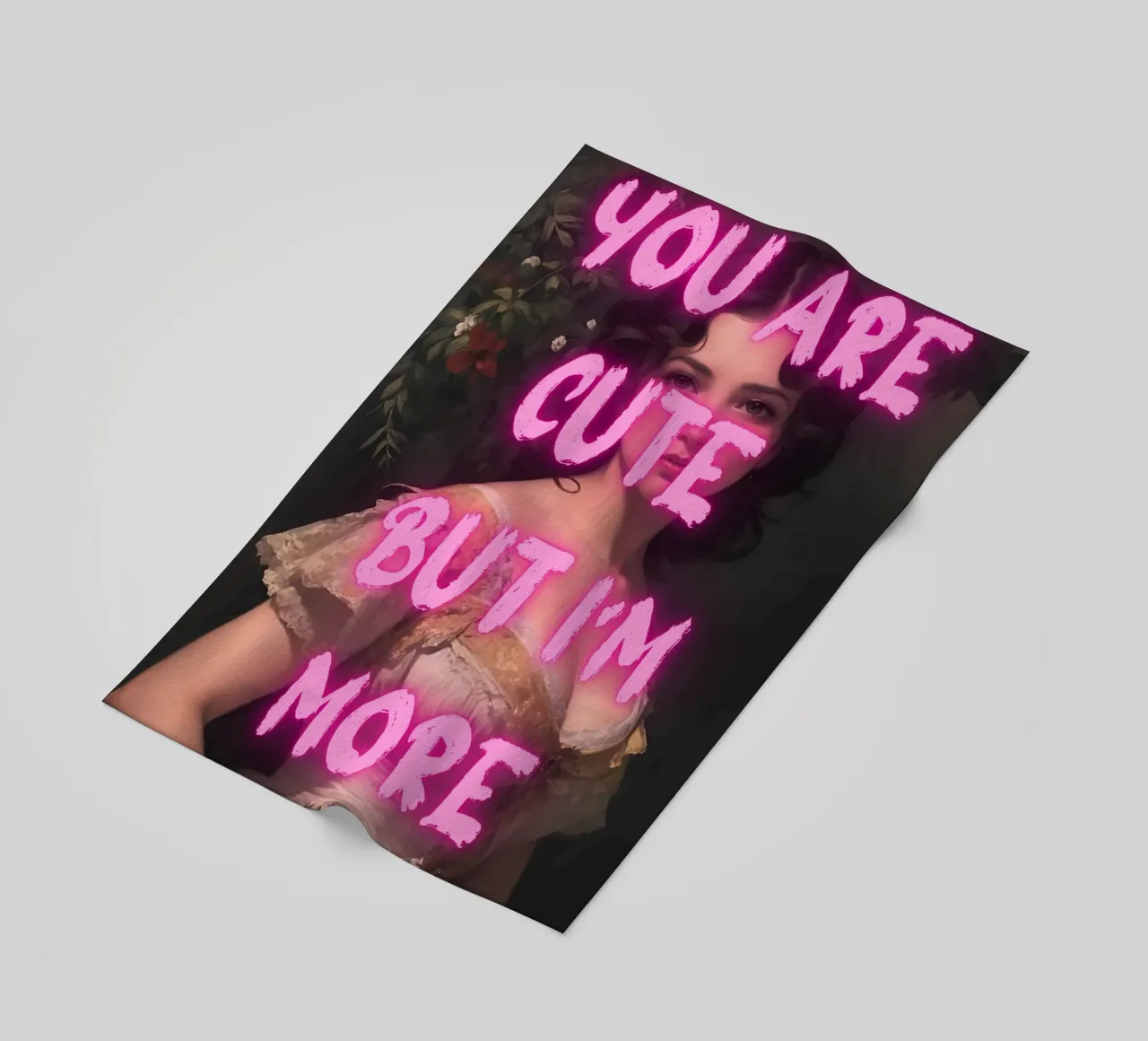 "Cute But More" - Pop Art, Remix classico, Empowerment, Trend telo mare da NorwesClub