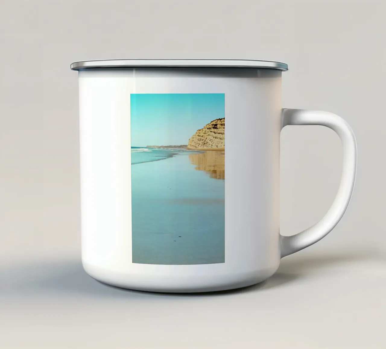 Morning Reflections tazza in smalto da Sebastian Hilgetag