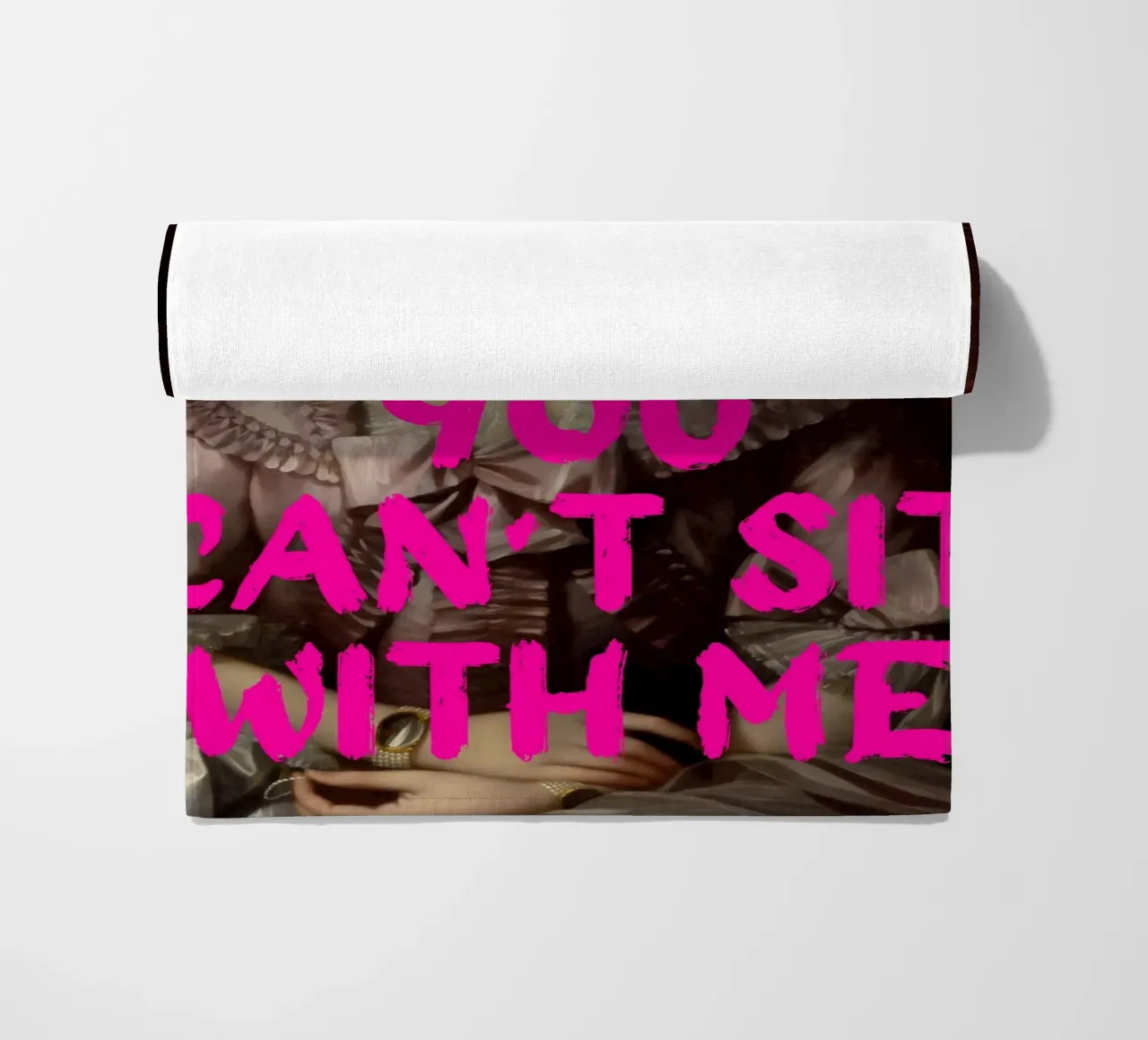"Can't Sit With Me" - Pop Art, Remix classico, Meme Culture, telo mare da NorwesClub