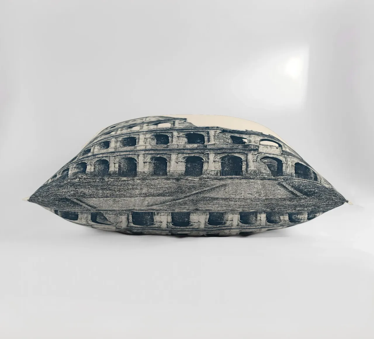 Rome – Colosseum Print - Linocut Series cuscino da Studio Mooodz