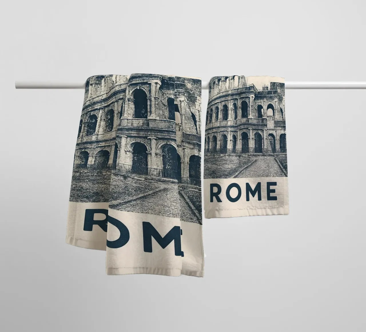 Rome – Colosseum Print - Linocut Series asciugamano da bagno da Studio Mooodz