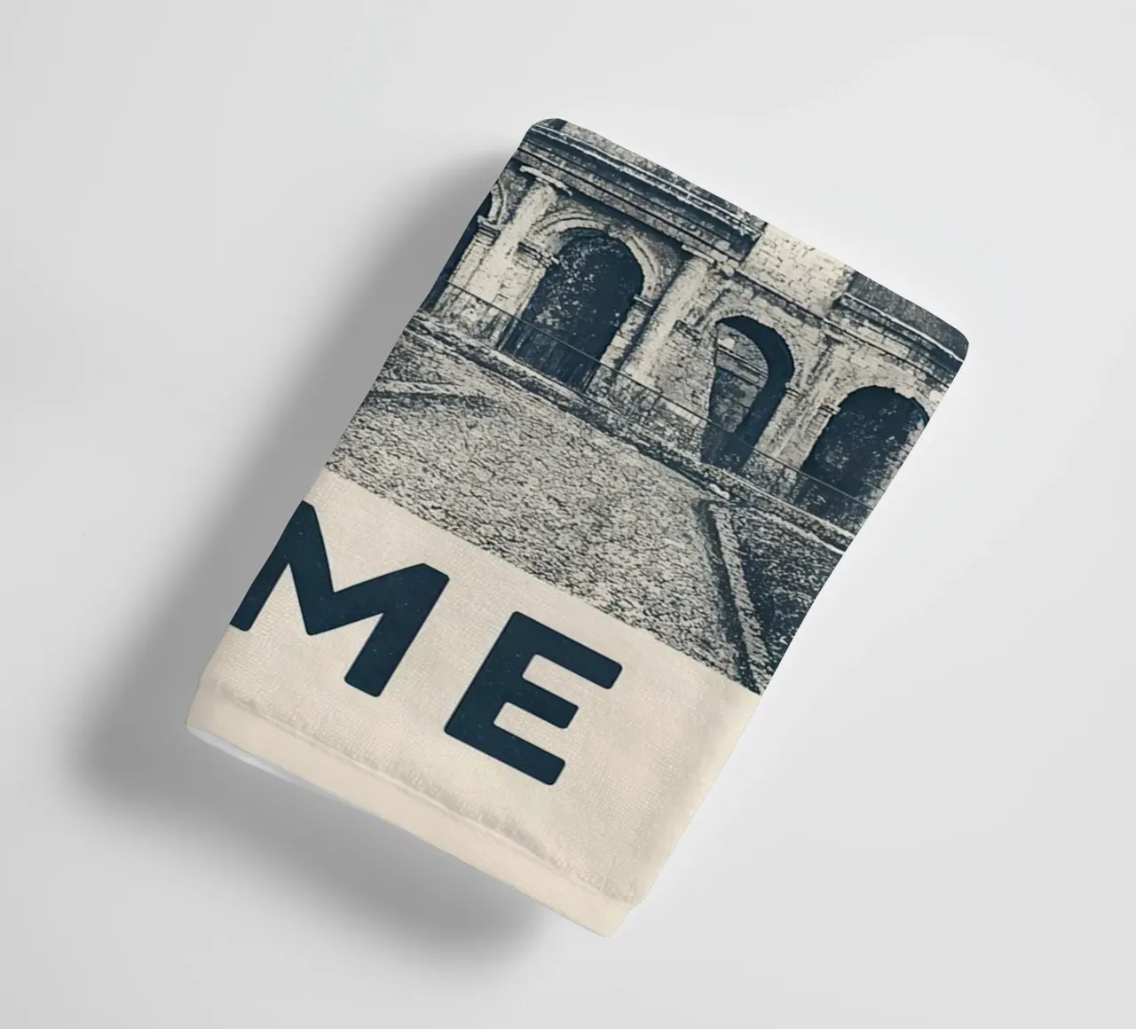 Rome – Colosseum Print - Linocut Series asciugamano da bagno da Studio Mooodz