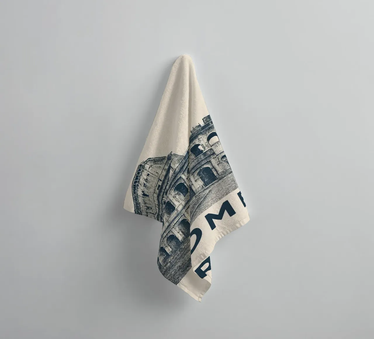 Rome – Colosseum Print - Linocut Series asciugamano da bagno da Studio Mooodz