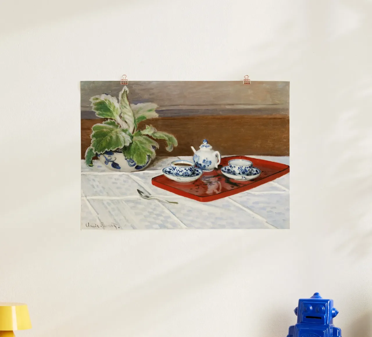 Natura morta di Claude Monet, Servizio da tè (1872) poster con telaio in plastica da Monet Art Prints