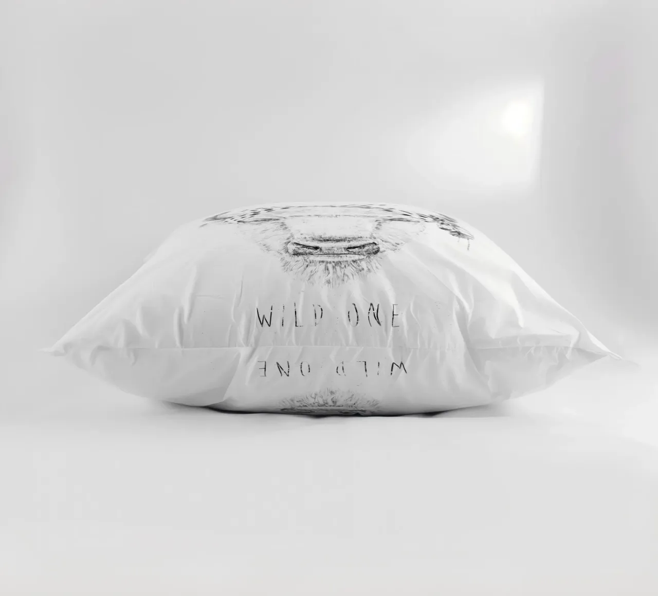 Wild One cuscino da Balazs Solti