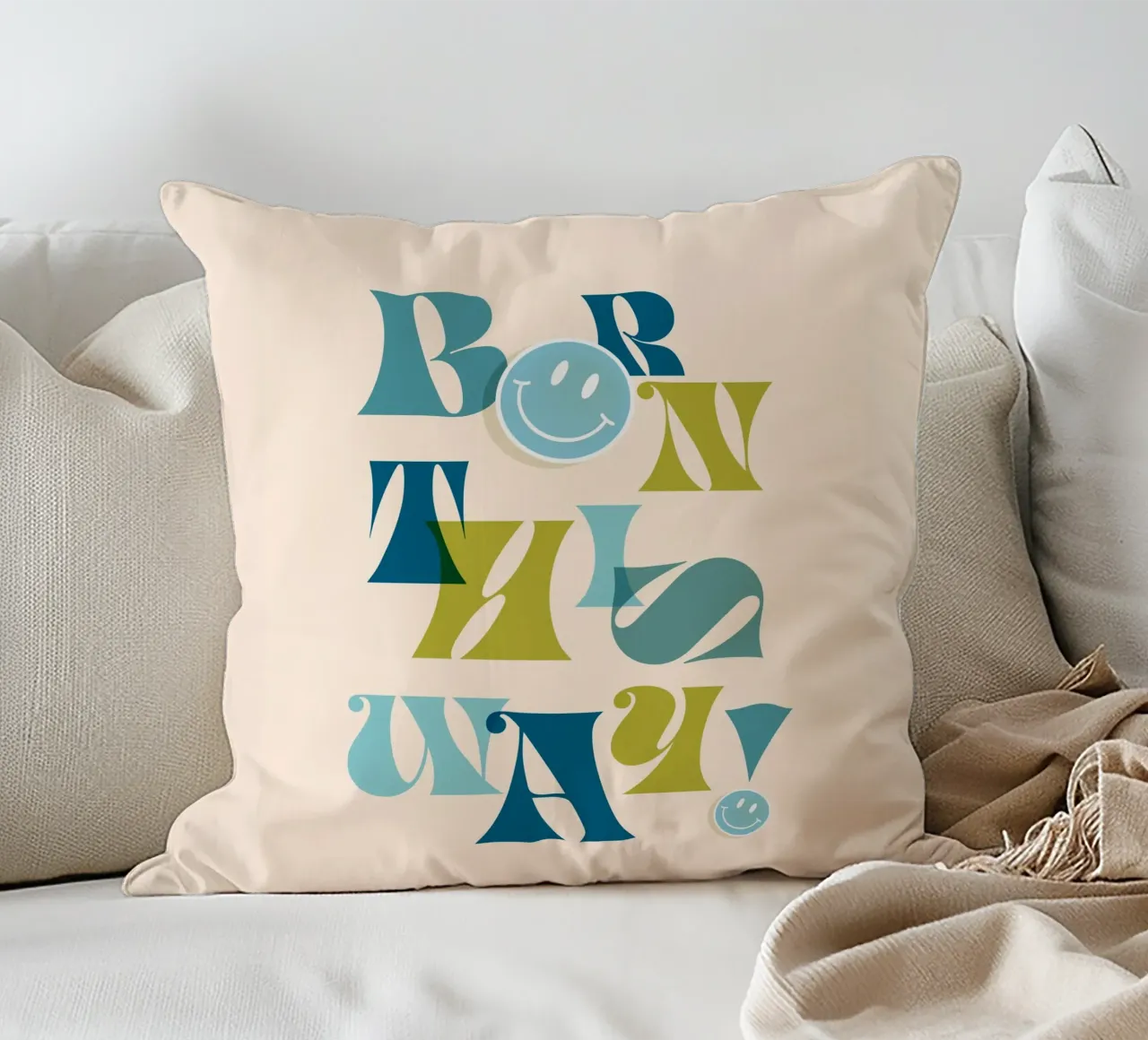 Orgoglio tipografico "BORN THIS WAY" blu e verde cuscino da Dominique Vari Words