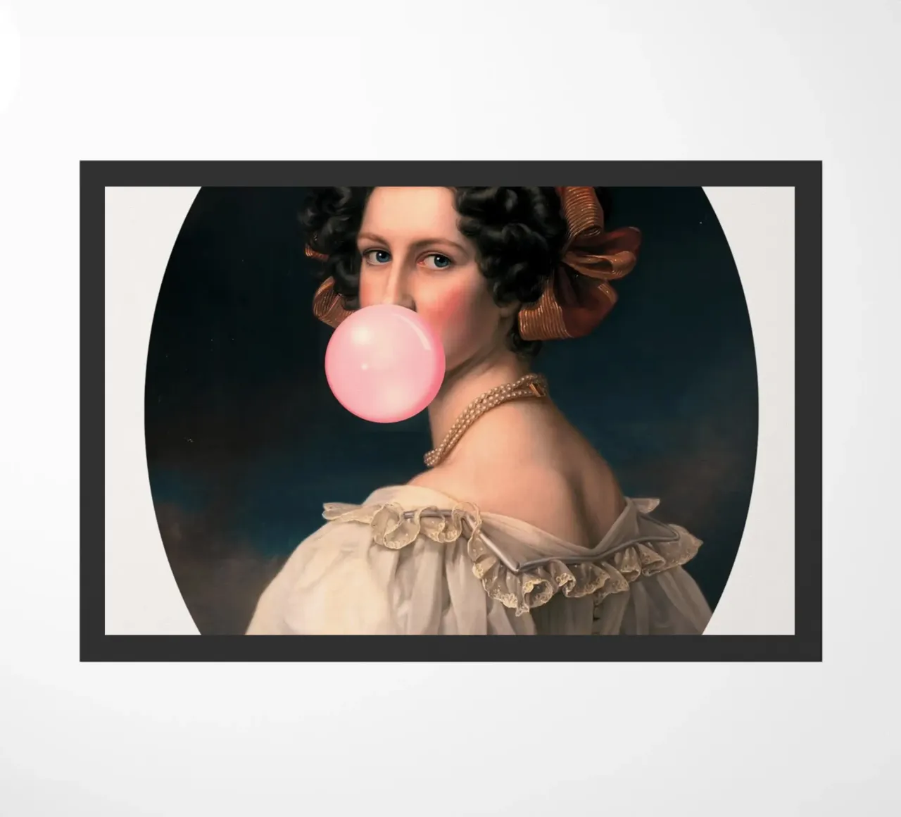 "Bubblegum Elegance" - Remix classico, arte pop, ritratto giocoso. zerbino da NorwesClub