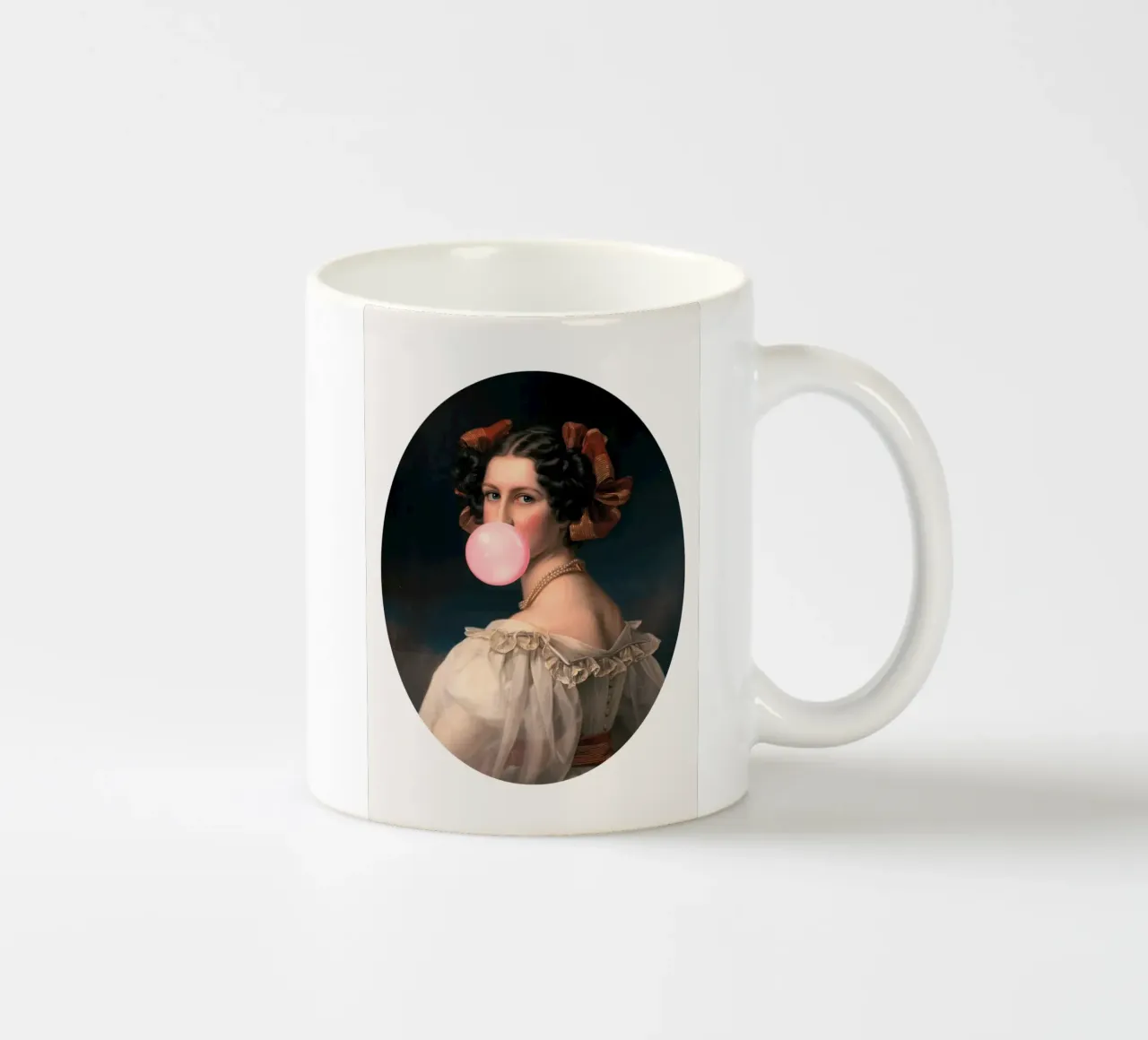 "Bubblegum Elegance" - Remix classico, arte pop, ritratto giocoso. tazza in ceramica da NorwesClub