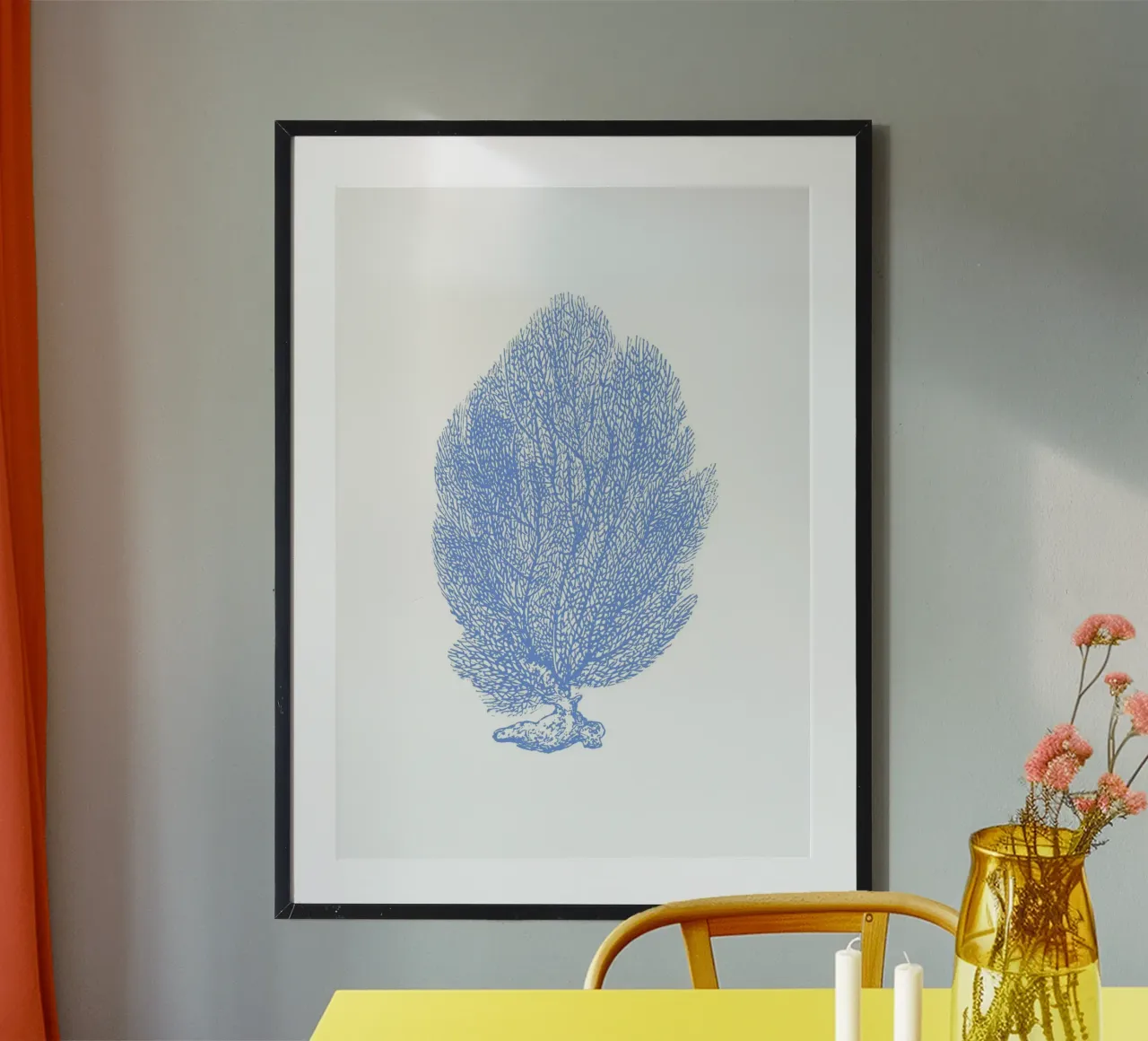 Eleganter blauer Meeresfächer - Botanischer Kunstdruck der Küste Poster von NorwesClub