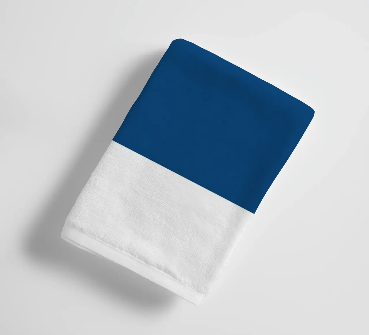 Bleu océan classique - Pantone Color Aesthetic Print serviette de bain de NorwesClub