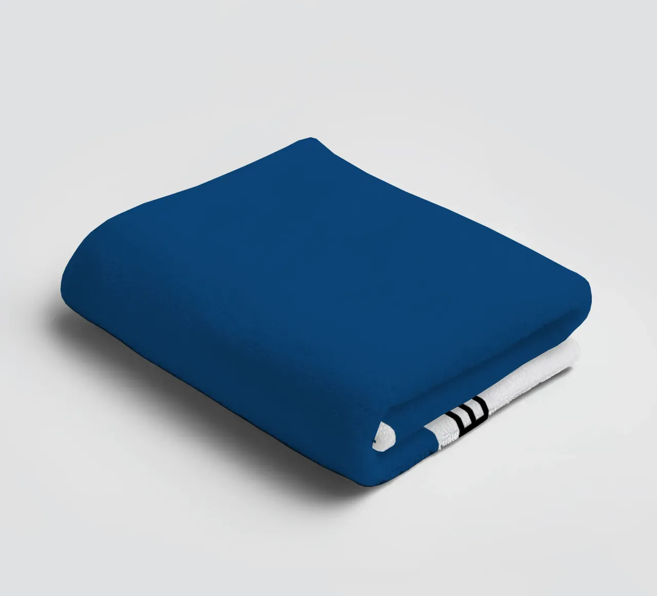 Bleu océan classique - Pantone Color Aesthetic Print serviette de bain de NorwesClub