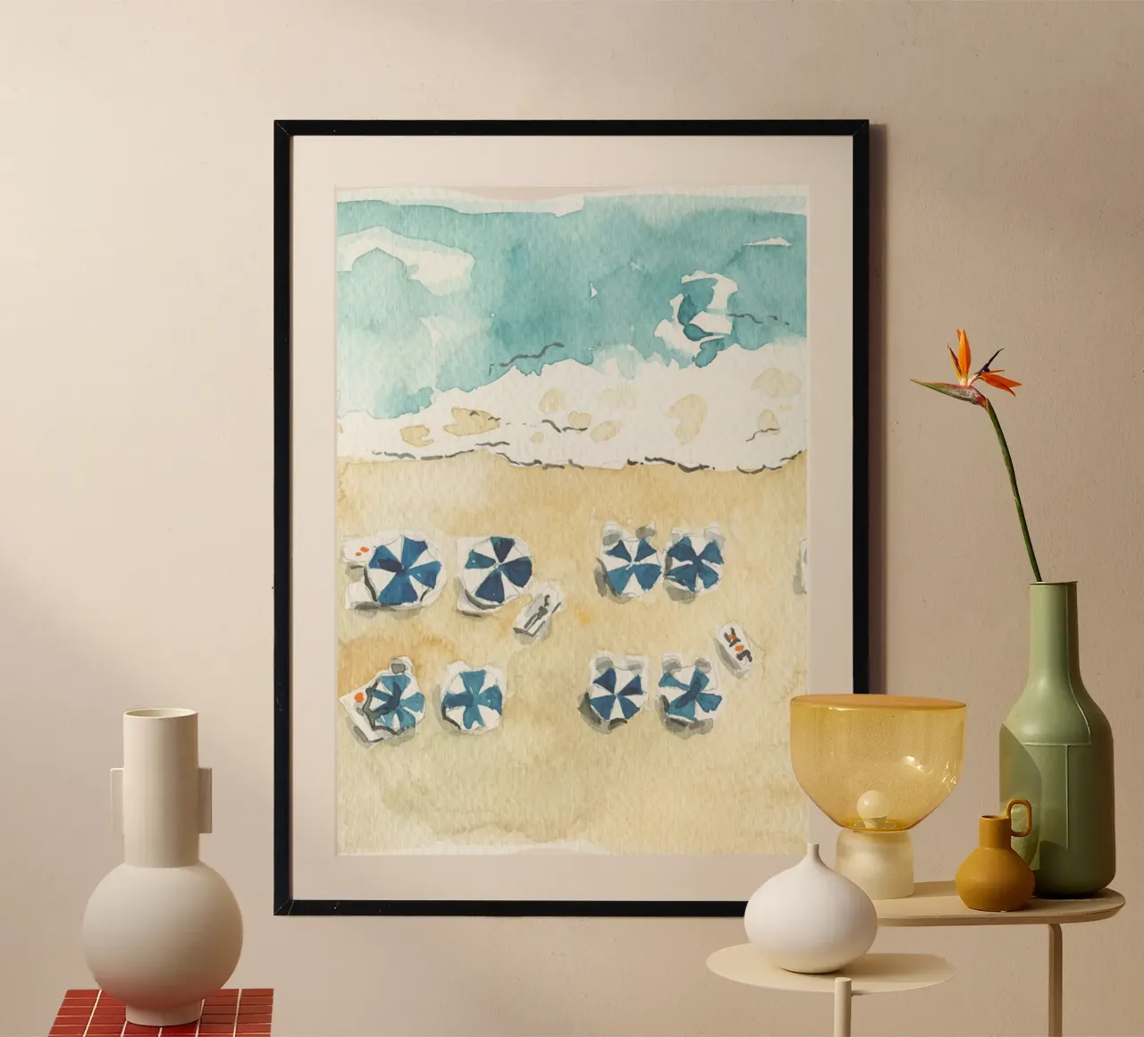 Scena aerea sulla spiaggia - Ombrelli acquerellati e onde dell'oceano poster con telaio in alluminio da NorwesClub
