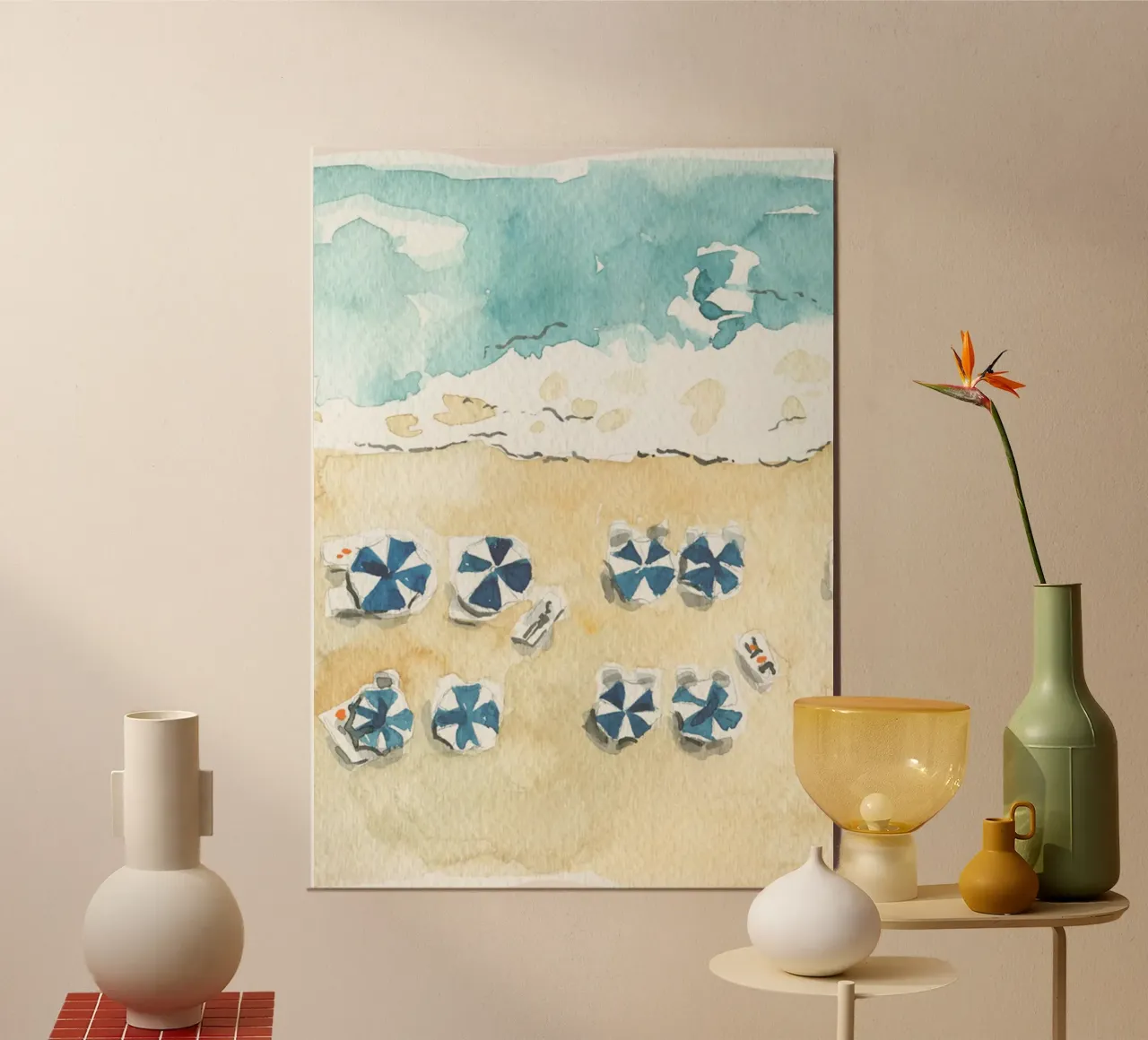 Scena aerea sulla spiaggia - Ombrelli acquerellati e onde dell'oceano poster con telaio in alluminio da NorwesClub
