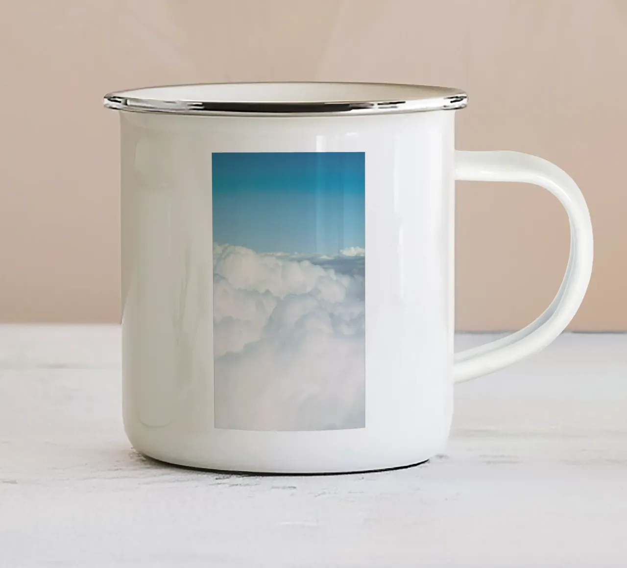 Travel Vibes tazza in smalto da Sebastian Hilgetag