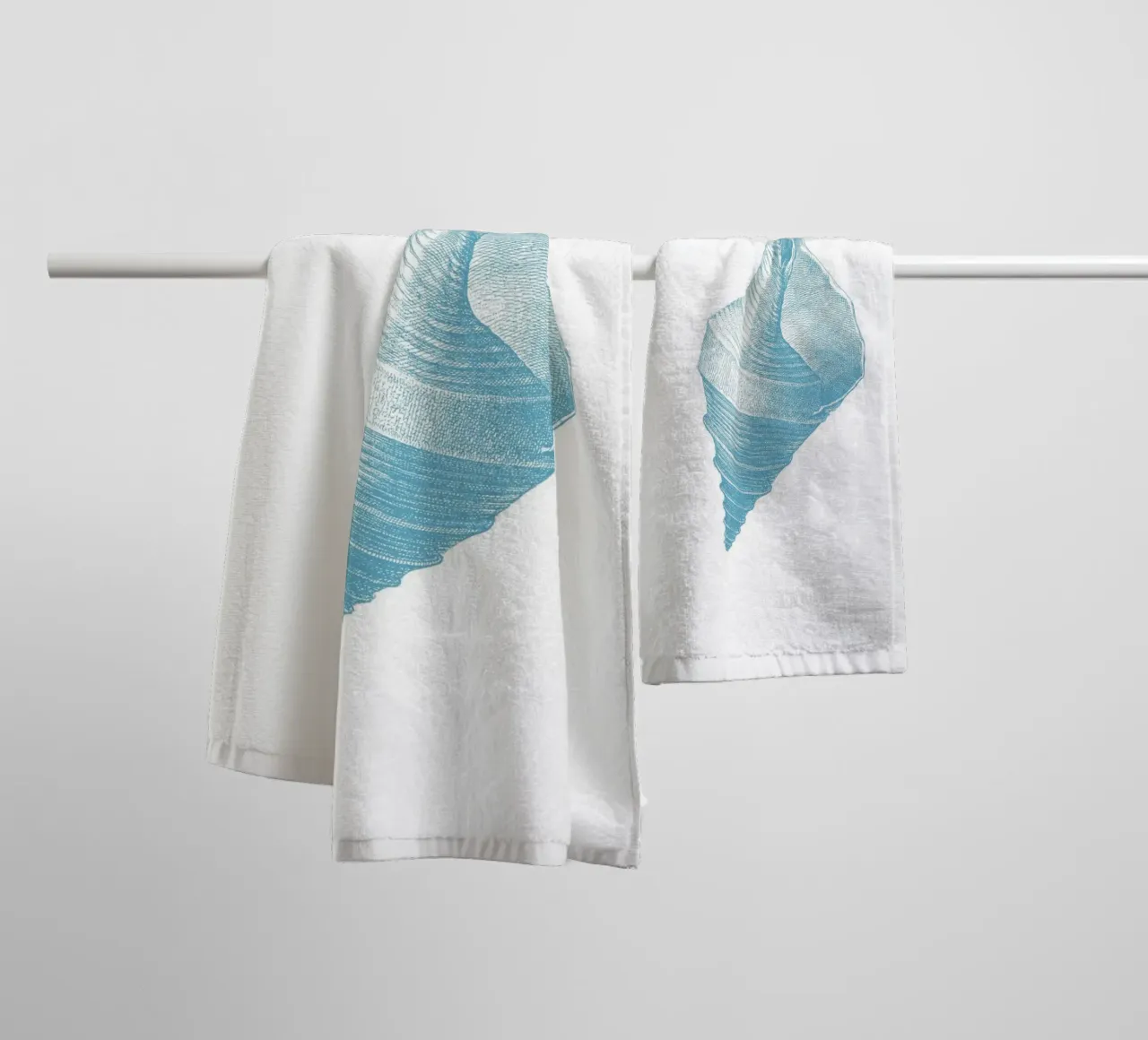 Elegant Conch Shell - Ocean Blue Etching Marine Art serviette de bain de NorwesClub