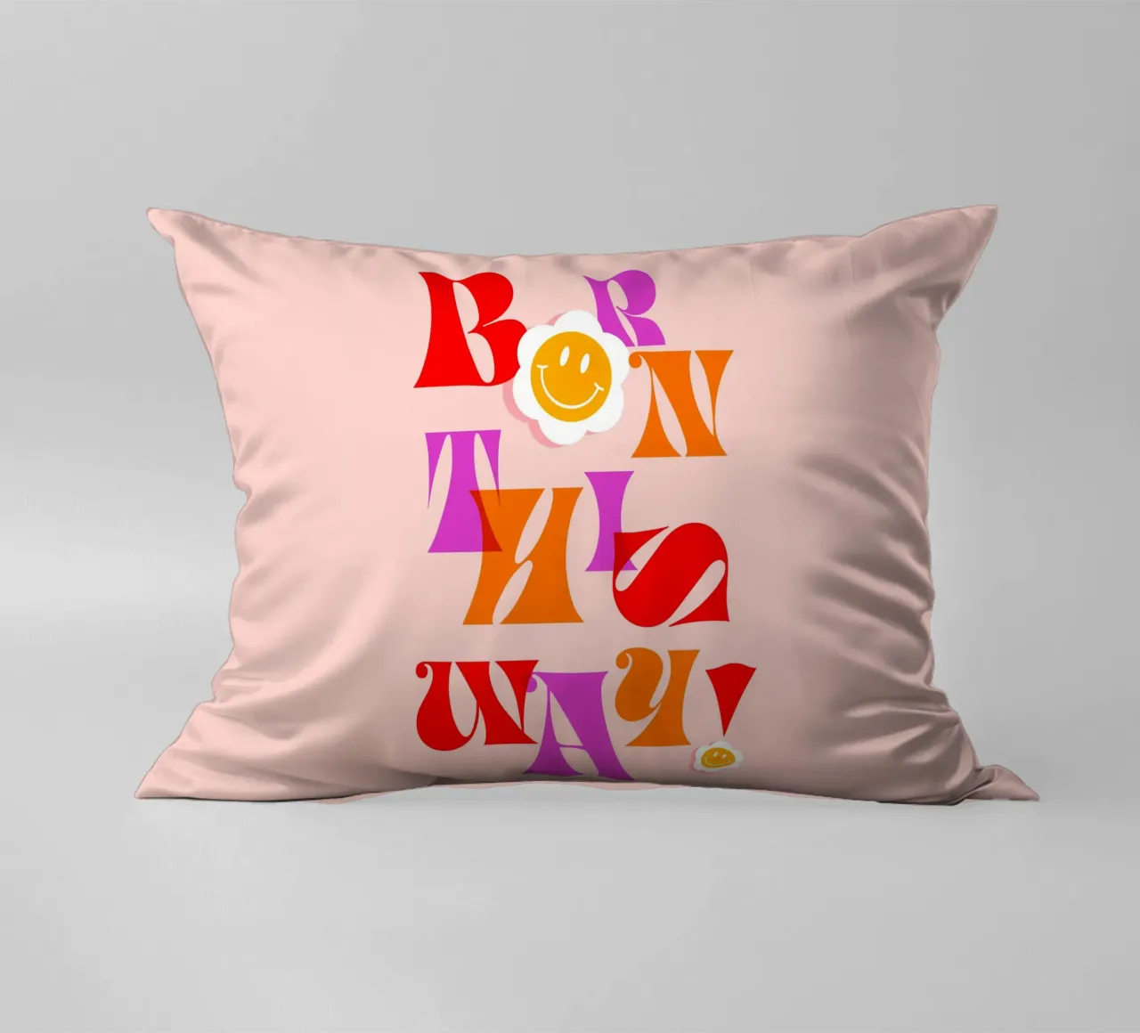 BORN THIS WAY - Arte tipografica retro Pride in rosa e rosso cuscino da Dominique Vari Words