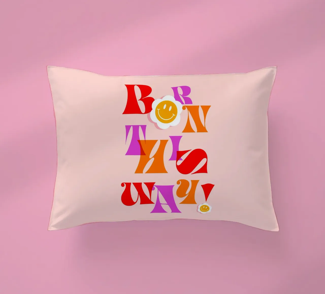 BORN THIS WAY - Arte tipografica retro Pride in rosa e rosso cuscino da Dominique Vari Words