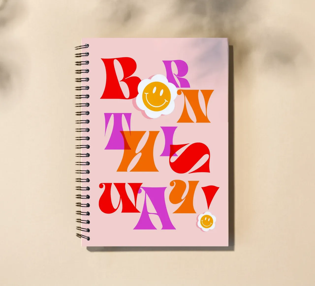 BORN THIS WAY - Arte tipografica retro Pride in rosa e rosso diario ad anelli da Dominique Vari Words