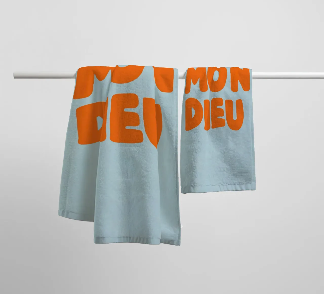 Mon Dieu, azzurro asciugamano da bagno da Carinaprint