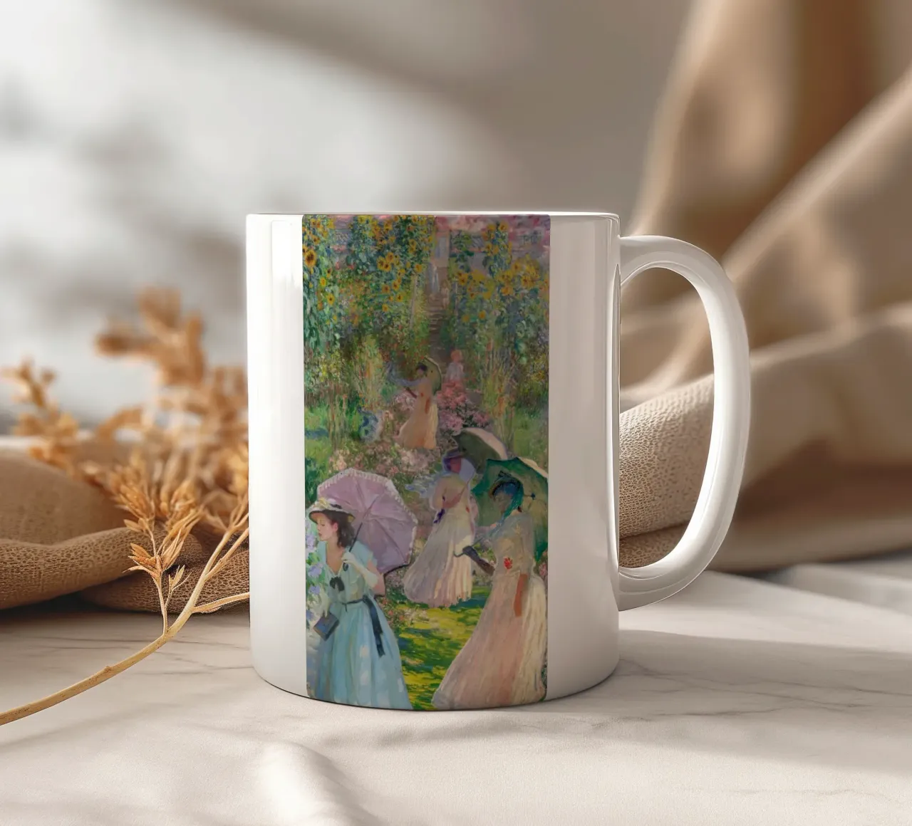 le signore sono nel giardino fiorito di claude monet tazza in ceramica da belong shop