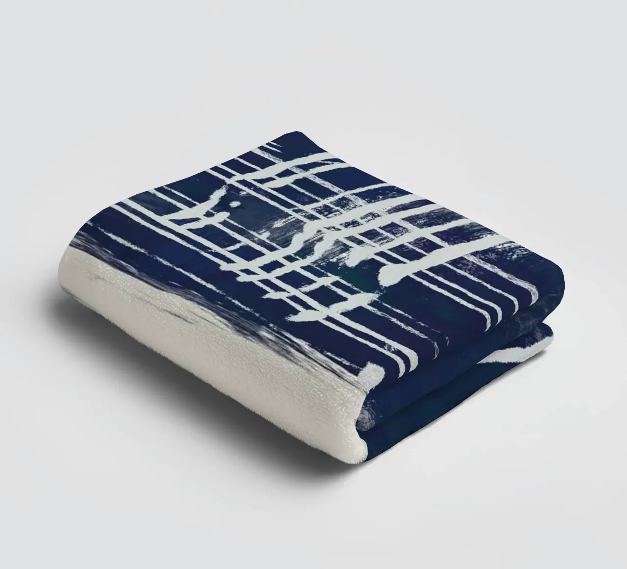 Ultramarine e line art asciugamano da bagno da Little Dean