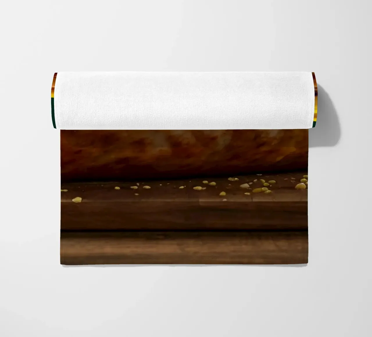 Una salsiccia succulenta condita con senape ed erbe aromatiche telo mare da DesignDoodle