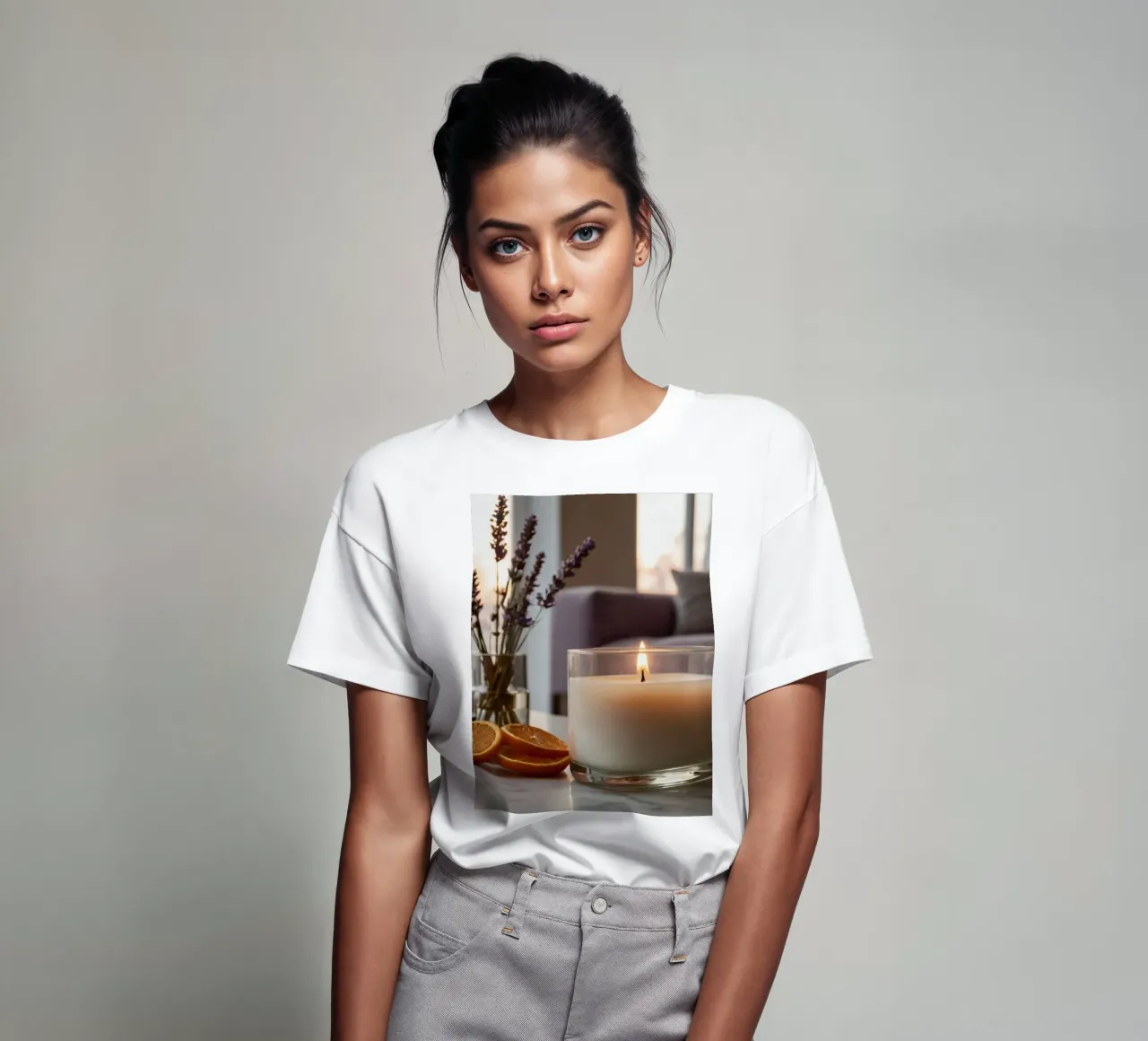 Ambiente interno rilassante con candela accesa e lavanda t-shirt da DesignDoodle