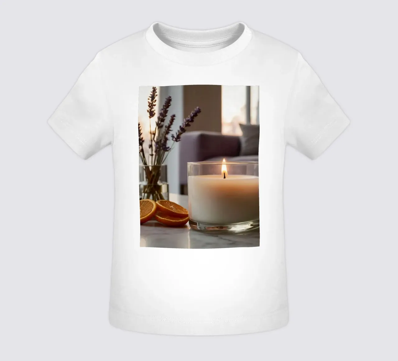 Ambiente interno rilassante con candela accesa e lavanda maglietta neonato da DesignDoodle