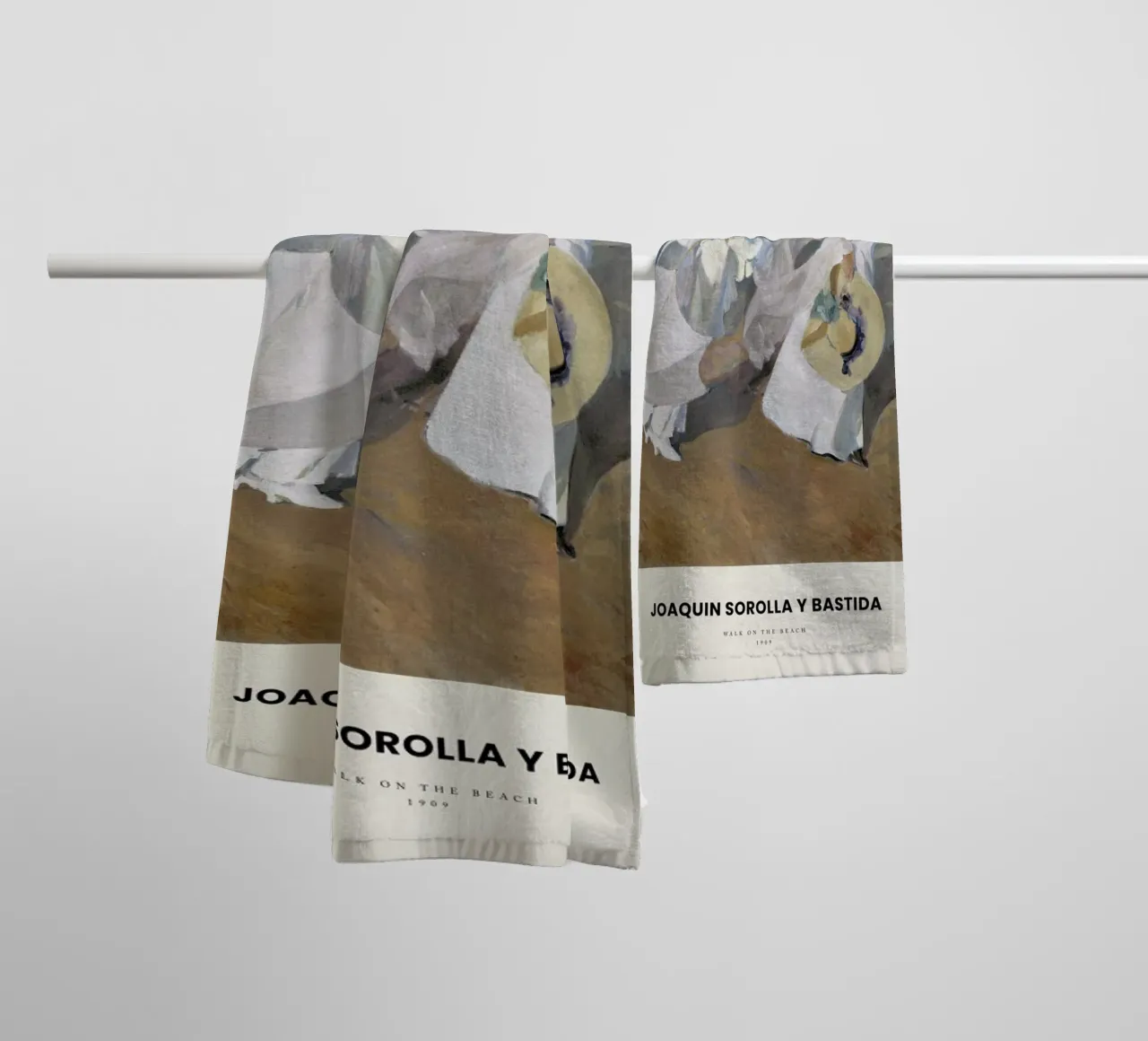 Sorolla y Bastida - Walk on the Beach asciugamano da bagno da Vintage by JUNIQE