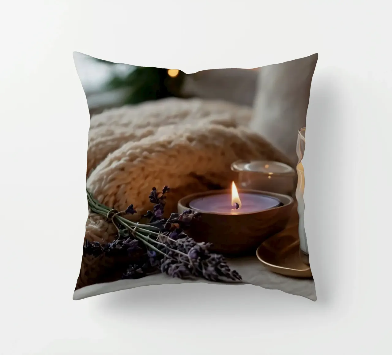 Un allestimento accogliente con candele profumate e lavanda cuscino da DesignDoodle