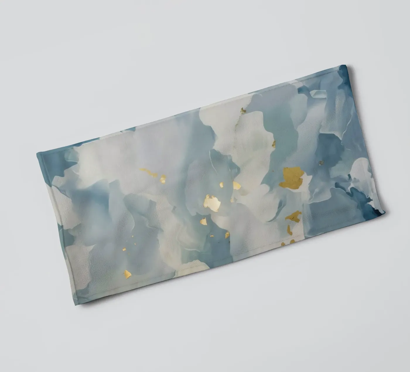 Blauwe Wolkenflikker badhanddoek van Monarch Arc