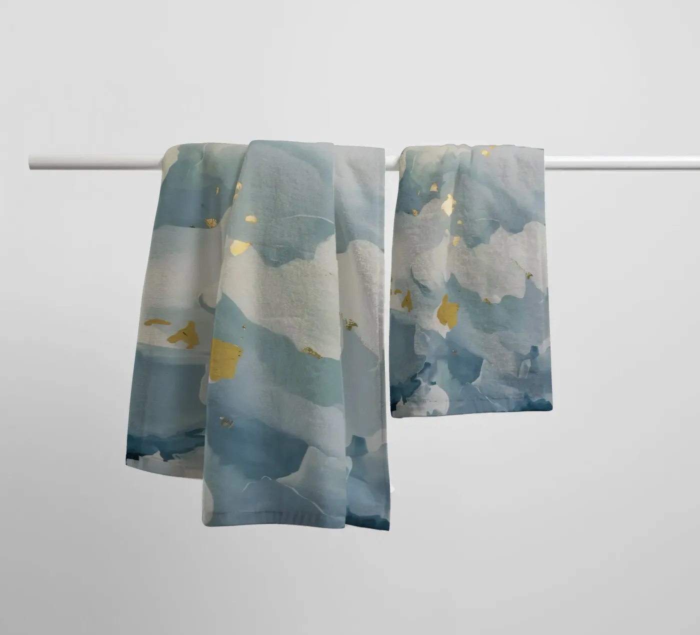 Blauwe Wolkenflikker badhanddoek van Monarch Arc