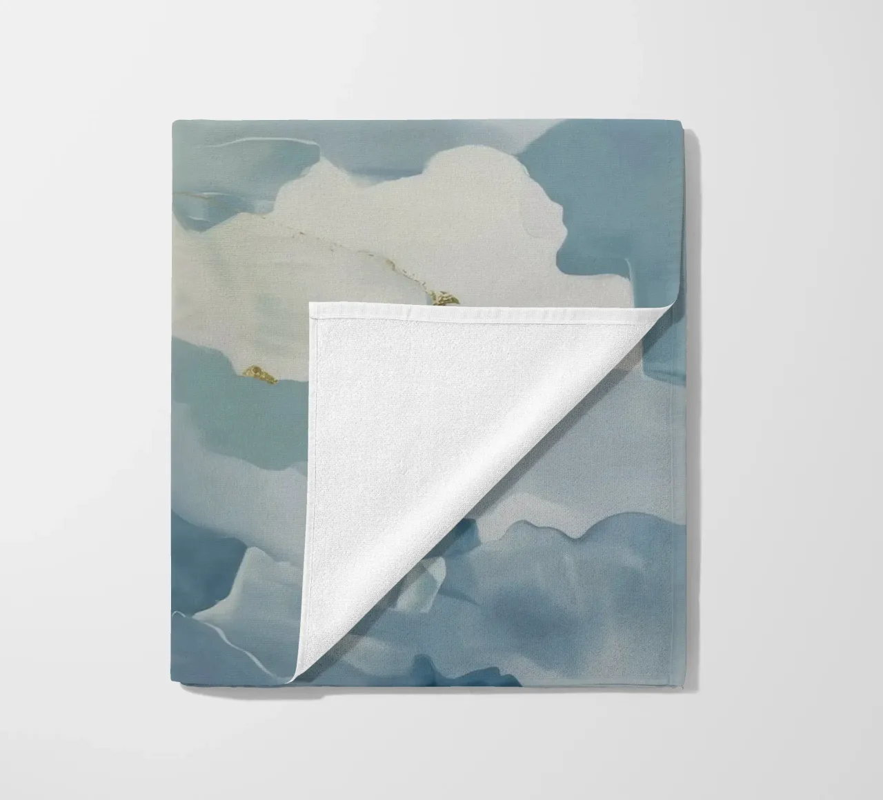 Blue Cloud Flicker strandhanddoek van Monarch Arc