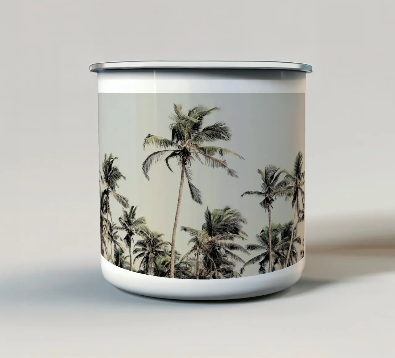 Palm Trees On The Beach tazza in smalto da Victoria Frost