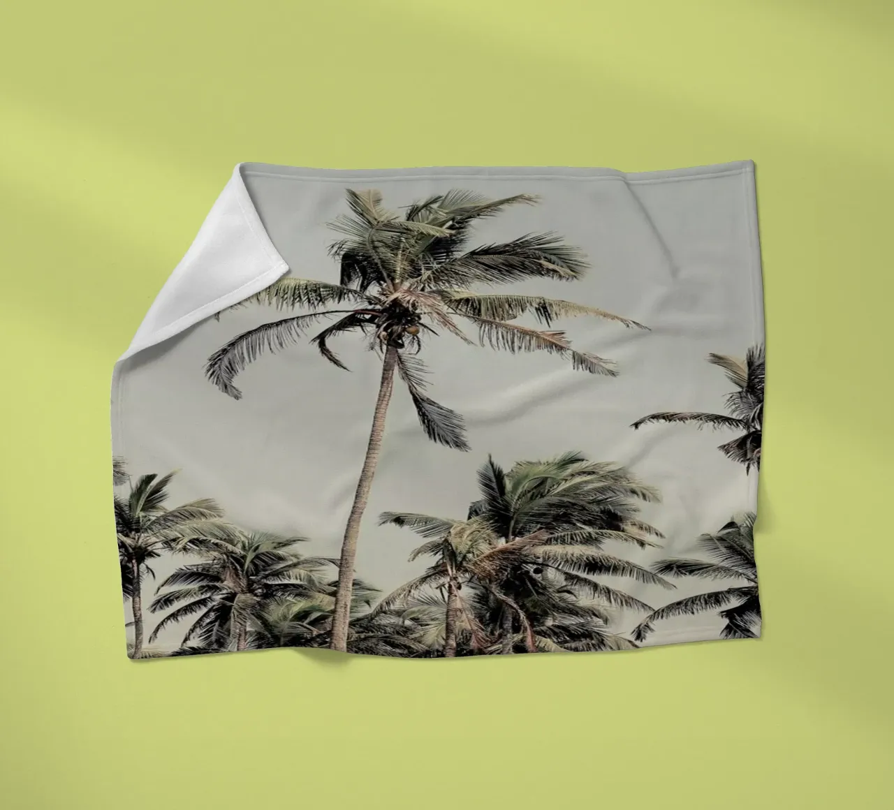 Palm Trees On The Beach coperta in pile da Victoria Frost