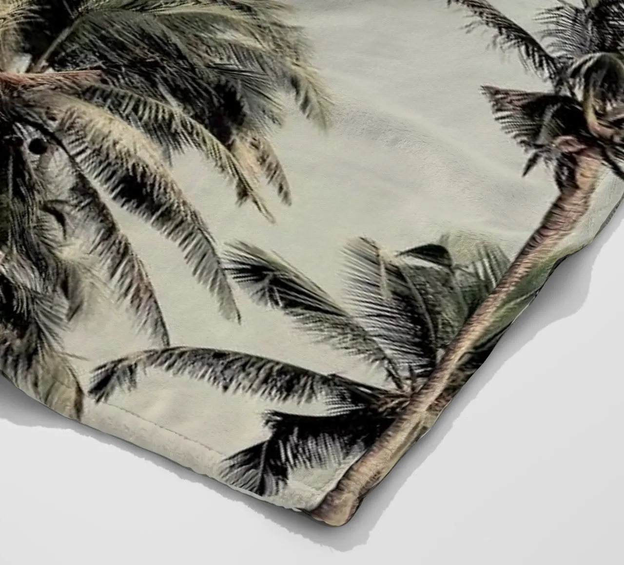 Palm Trees On The Beach coperta in pile da Victoria Frost