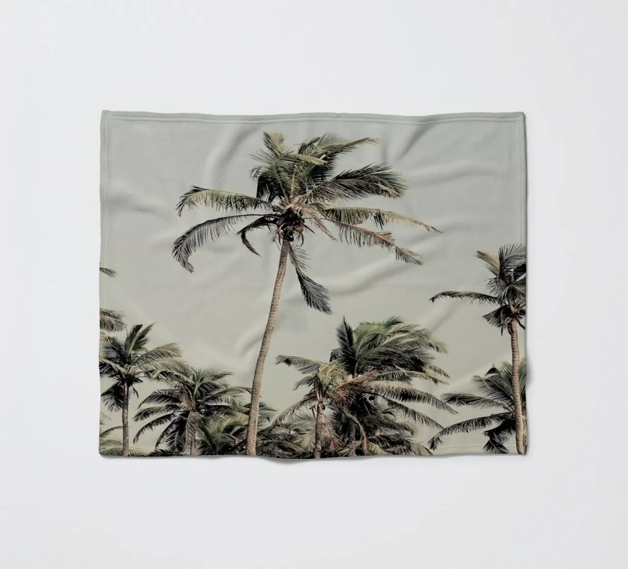 Palm Trees On The Beach coperta in pile da Victoria Frost