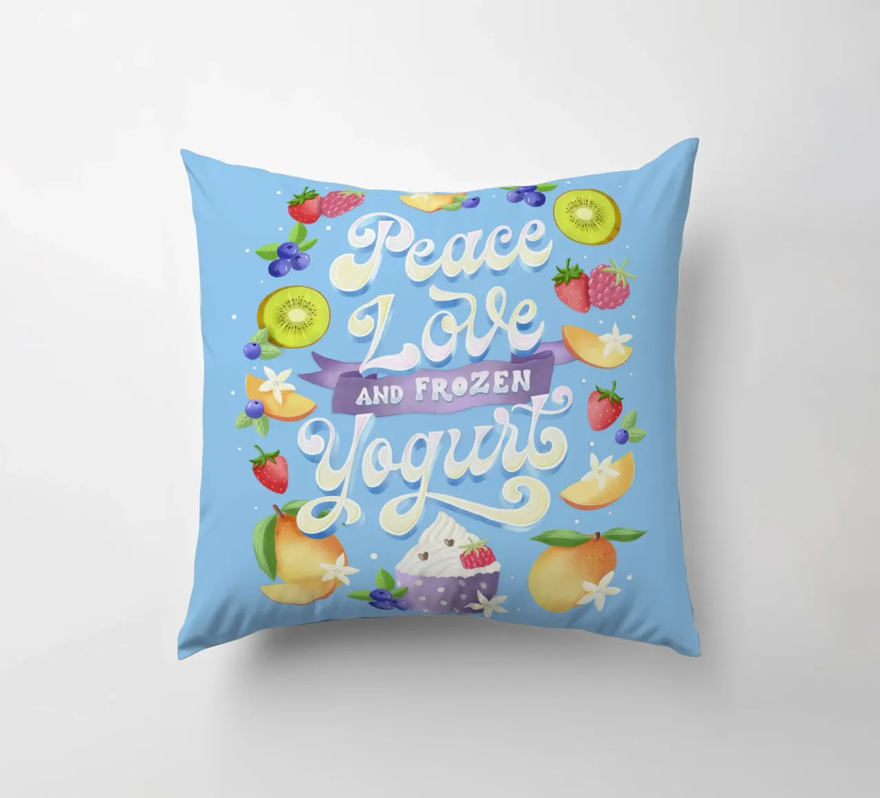 Pace, amore e frozen yogurt. Frutta, divertimento e scritte cuscino da CalliLetters