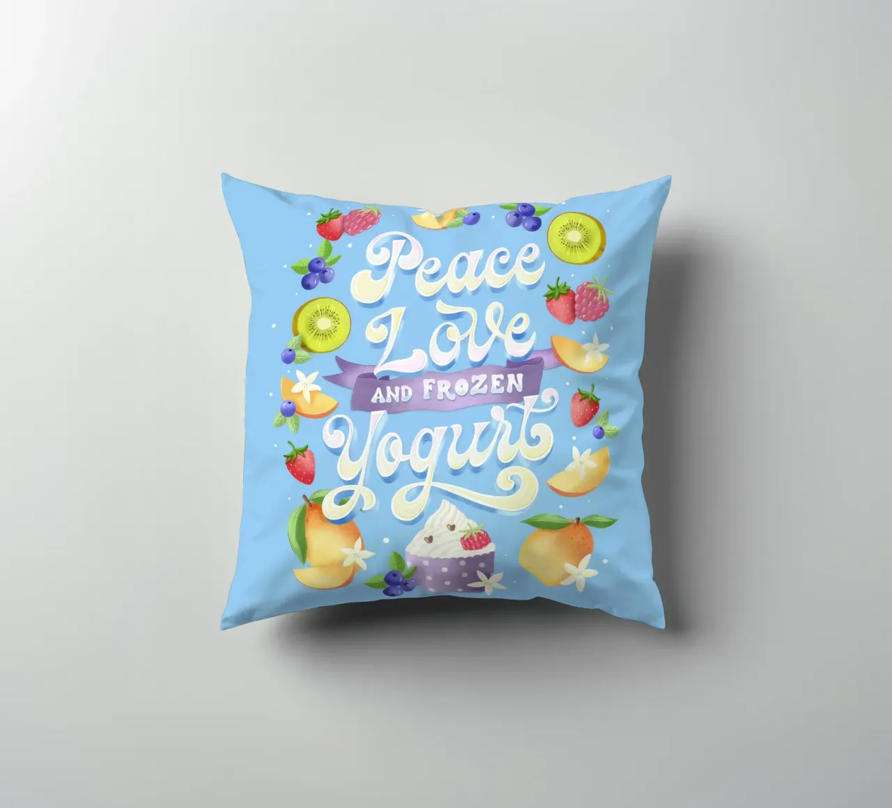 Pace, amore e frozen yogurt. Frutta, divertimento e scritte cuscino da CalliLetters