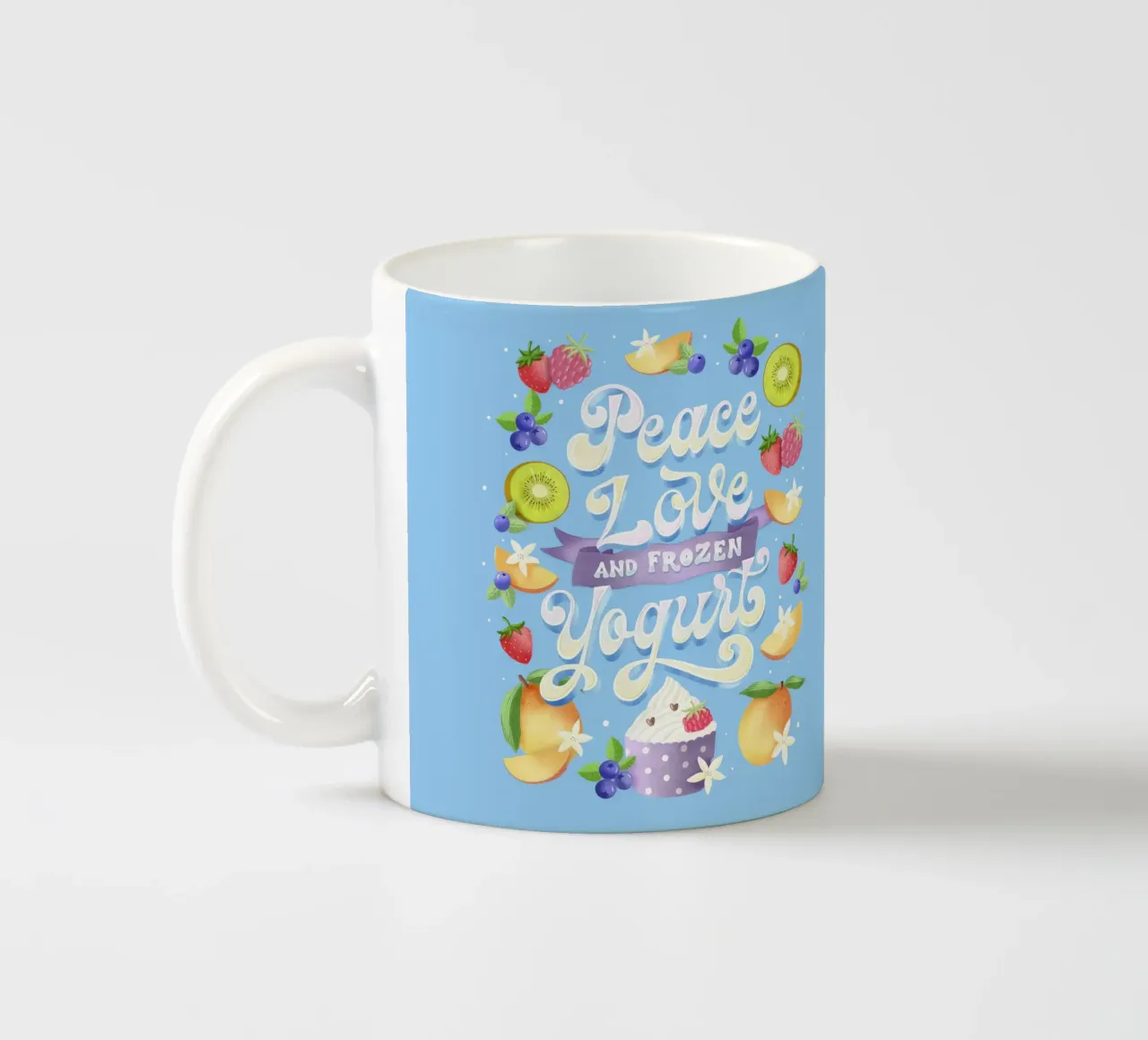 Pace, amore e frozen yogurt. Frutta, divertimento e scritte tazza in ceramica da CalliLetters